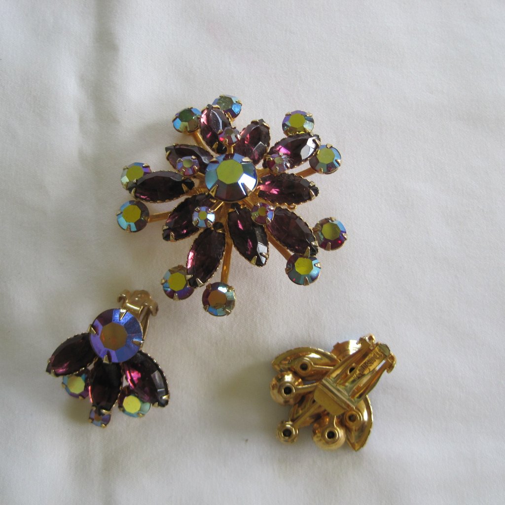 Vtg Beau Jewels Deep Purple Aurora Borealis Brooch W/Matching Earrings